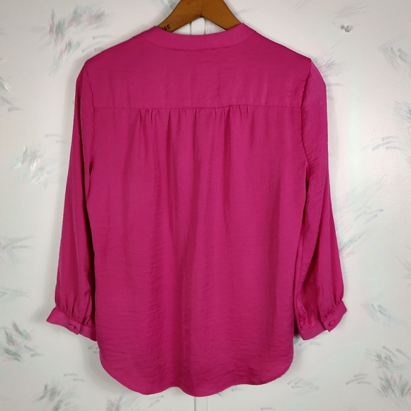 Vince Camuto Pink V-neck Blouse NWT - Picture 8 of 11